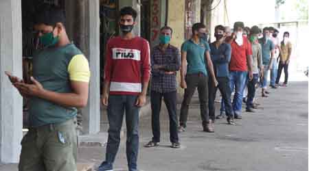 एपीएमसी मार्केटमधील कोव्हीड १९ विशेष तपासणी शिबिराचा ४ हजारहून अधिक व्यापारी, कामगारांनी घेतला लाभ